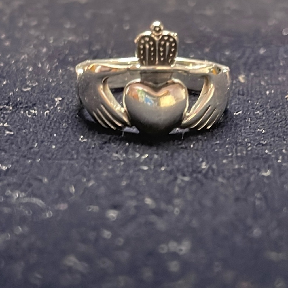 Sterling silver Claddagh ring